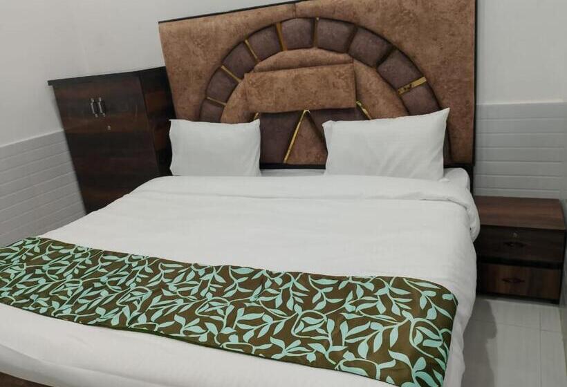 هتل Avexia Kanha Residency