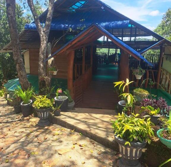 בית מלון כפרי Aybish Resort