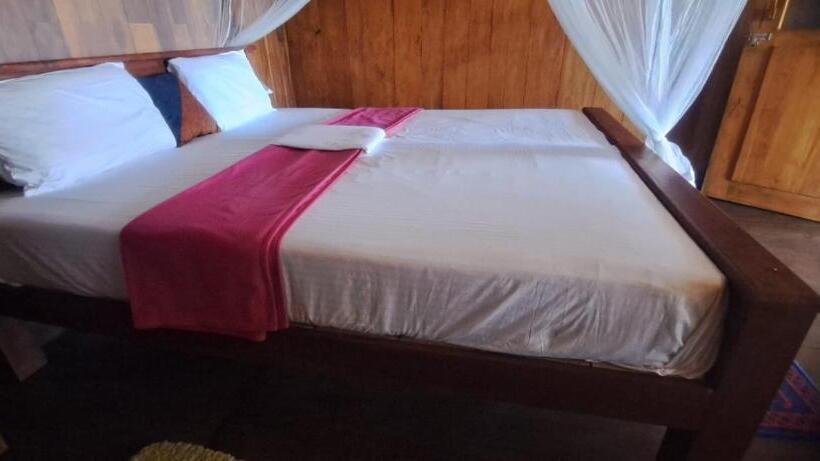 בית מלון כפרי Aybish Resort