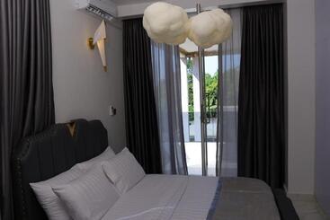 هتل El Amo Lakeview Villa