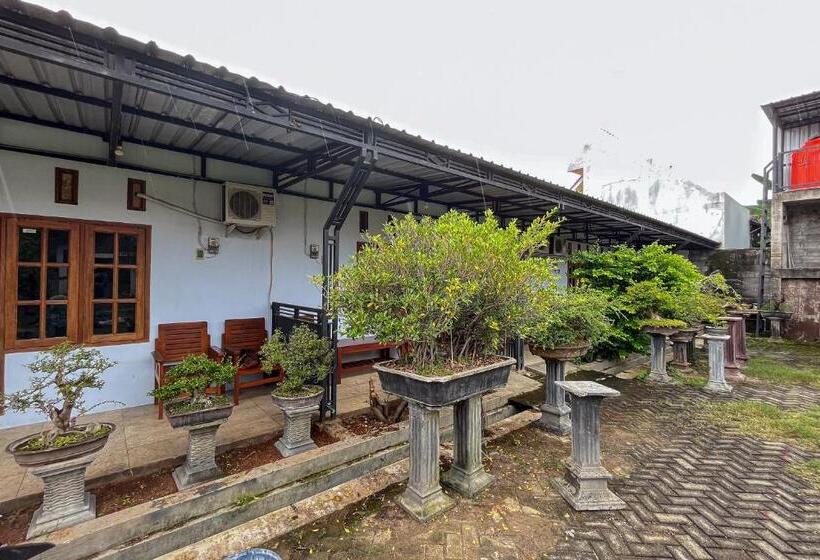 فندق Reddoorz Syariah Near Rs Bhayangkara Nganjuk