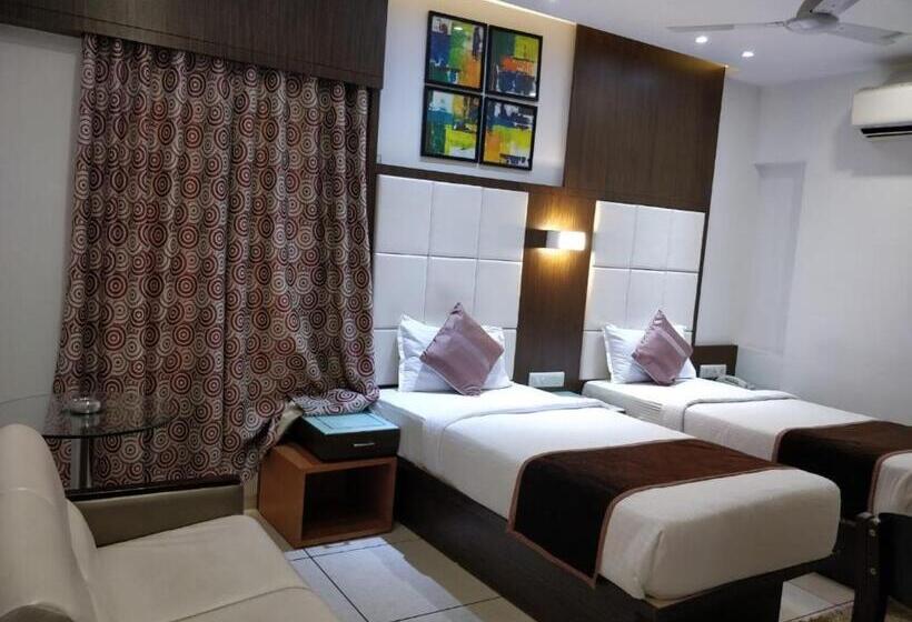 Отель Royal Shelter Vapi