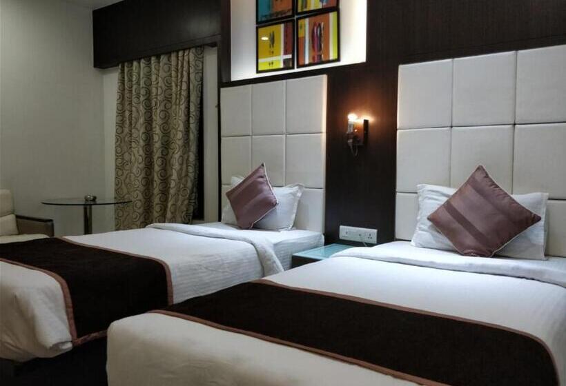 Отель Royal Shelter Vapi