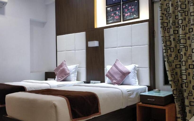 Отель Royal Shelter Vapi