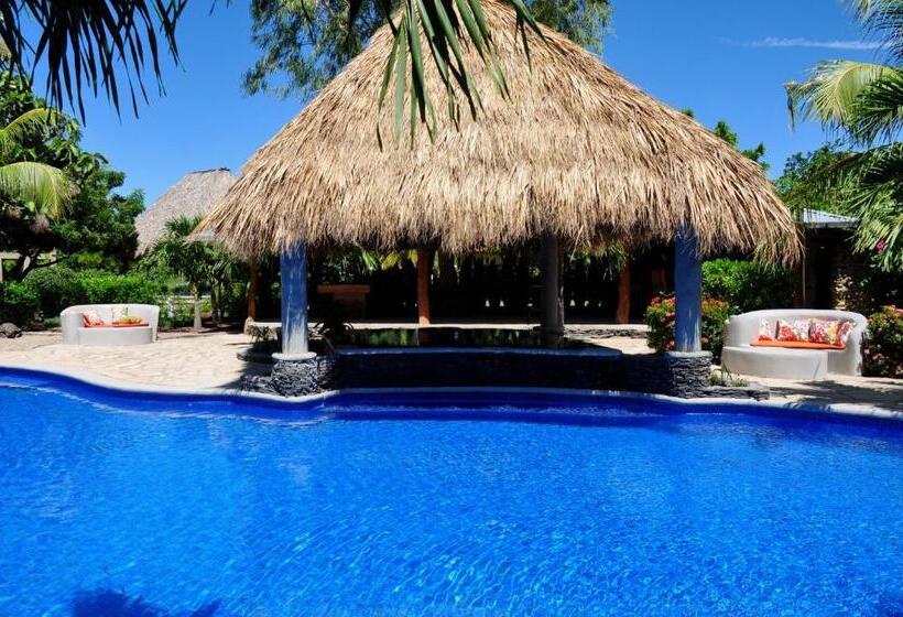 هتل Surf Sanctuary