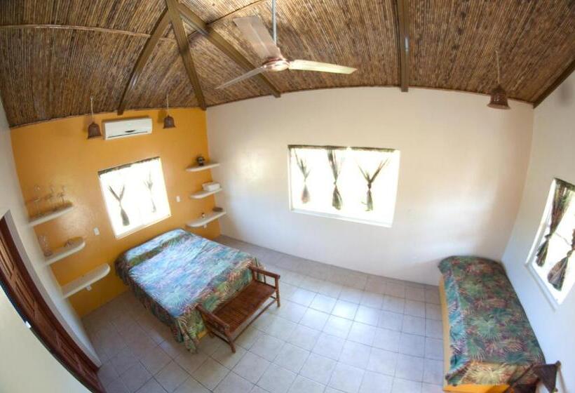 هتل Surf Sanctuary