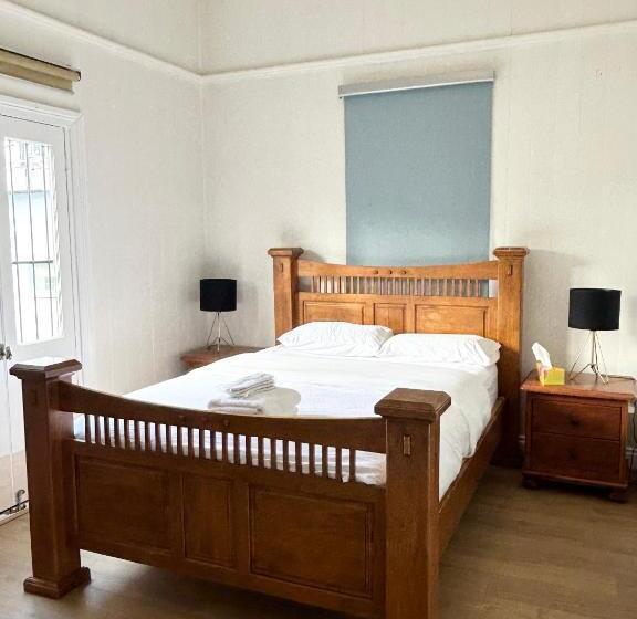 پانسیون 26 Gladstone Rd Highgate Hill