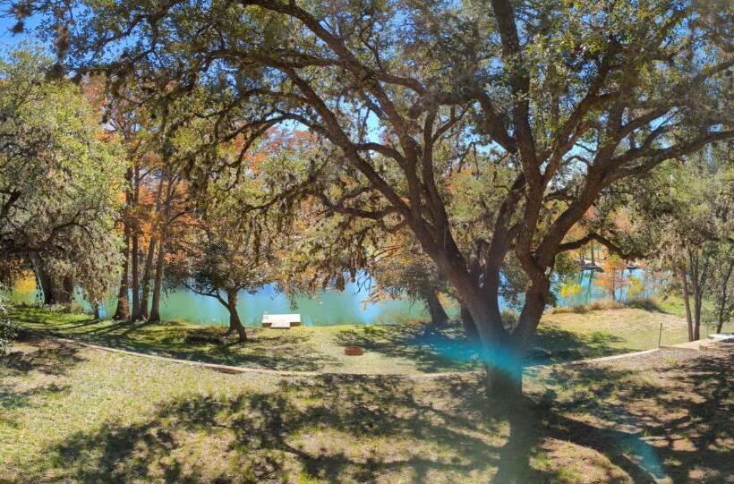 پانسیون 39 Wishes On The Guadalupe River