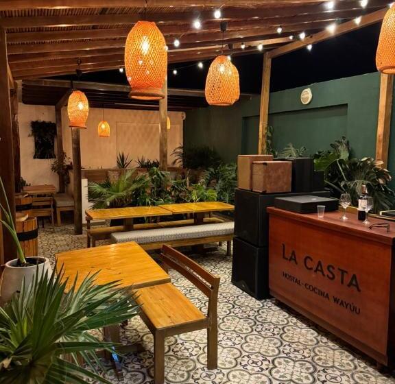 پانسیون Hostal La Casta