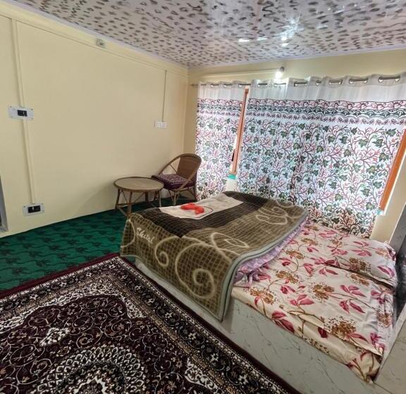 펜션 Pine Brooke Pahalgam