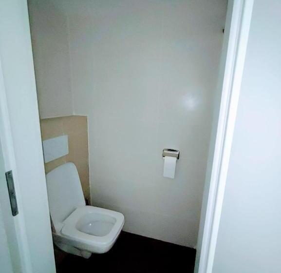 膳宿费 Room In Guest Room   Single Room With Shared Bathroom And Kitchen