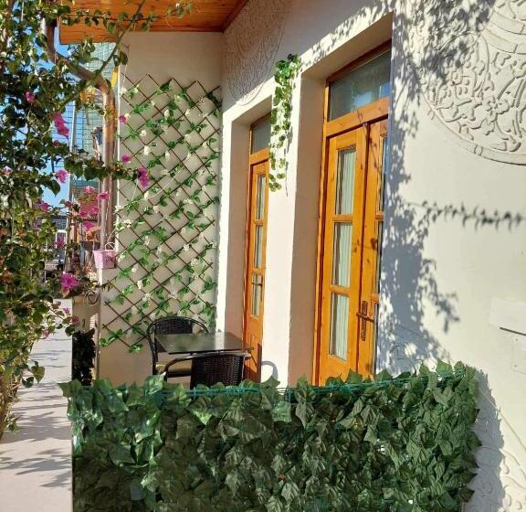 مبيت وإفطار Godard Apartments