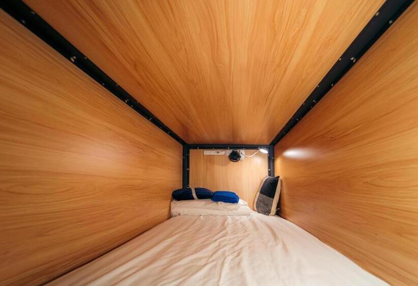 Capsuleaccom Hostel