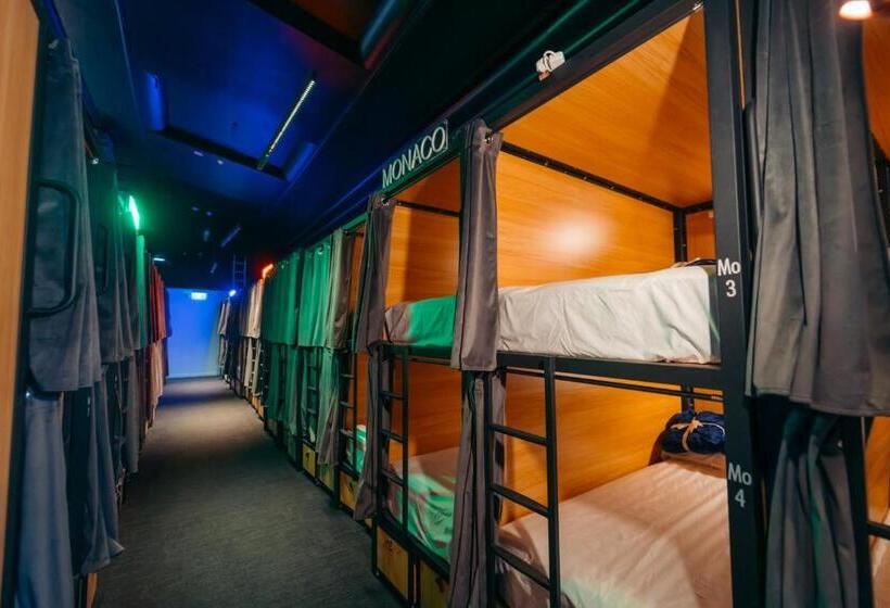 Capsuleaccom Hostel