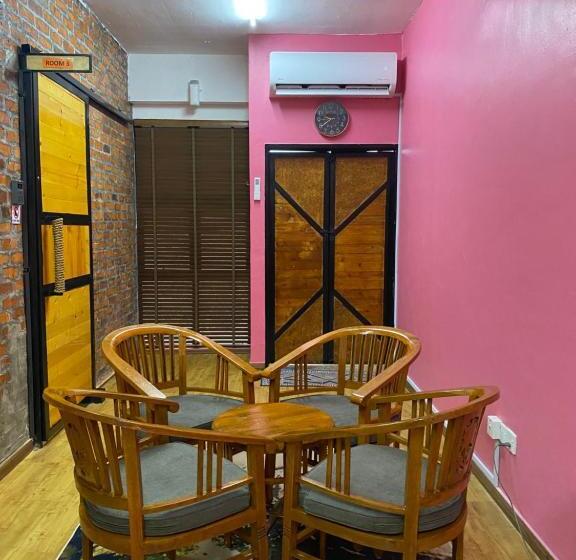 Hostel Sriamera