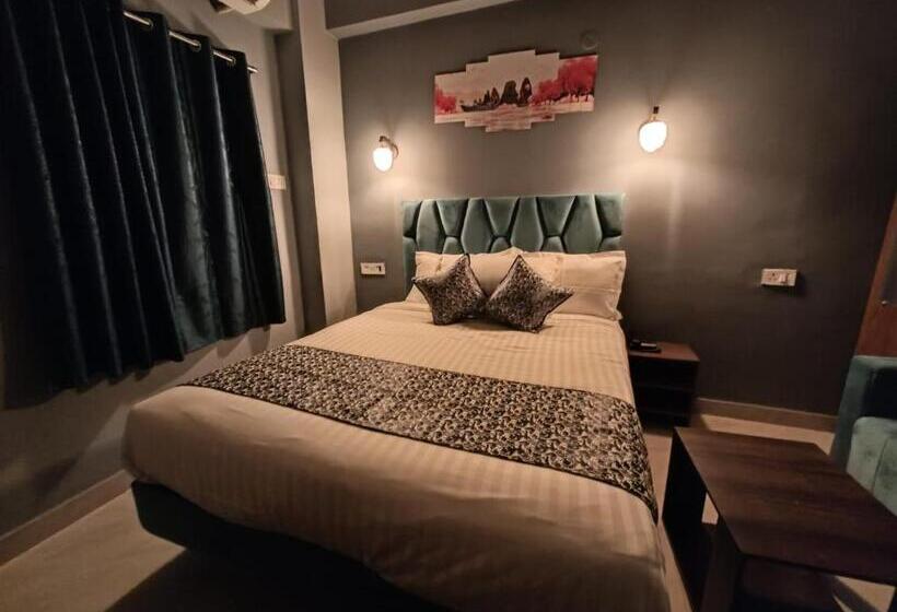 Fabhotel Dream Palace