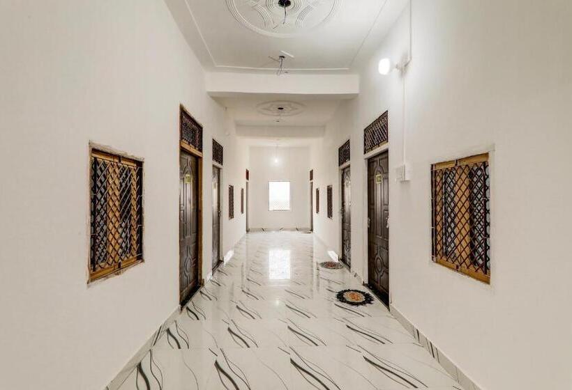 בית מלון כפרי Oyo Rd Palace