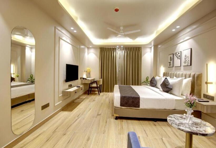 Отель Saltstayz Sage Near Golf Course Road