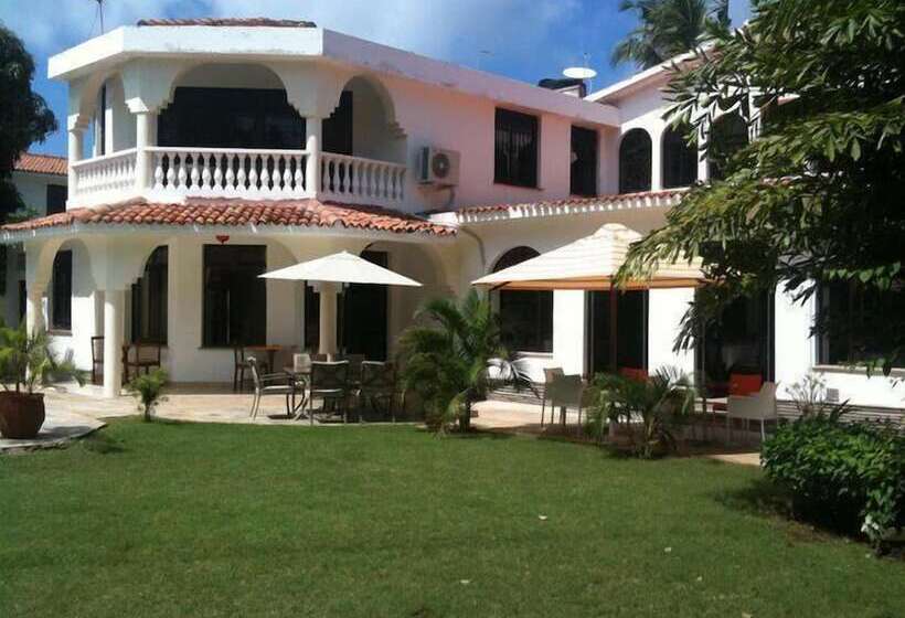 בית מלון כפרי The Pontoons Nyali A103