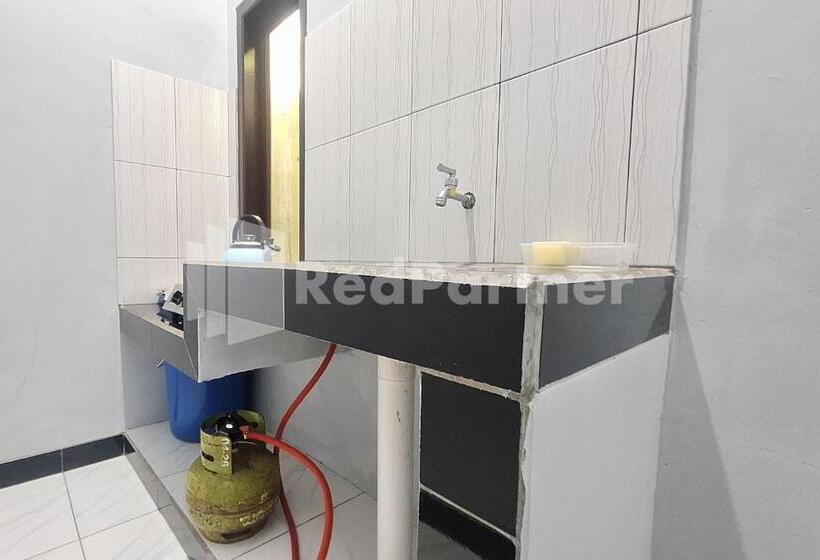 בית מלון כפרי Vins Homestay Kroya Mitra Reddoorz