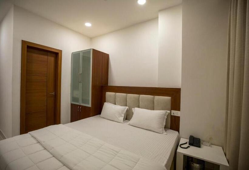 Le Mars Hotel Ladan