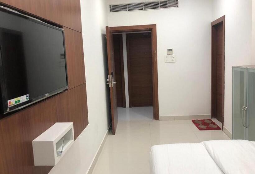 Le Mars Hotel Ladan
