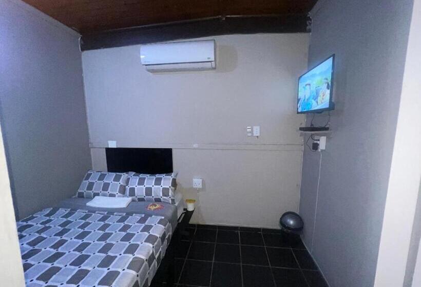 פנסיון Happy Time Guest Houses