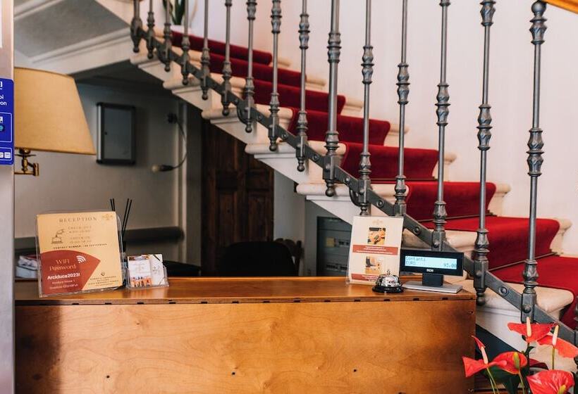 تختخواب و صبحانه Arciduca Charming House Room & Breakfast