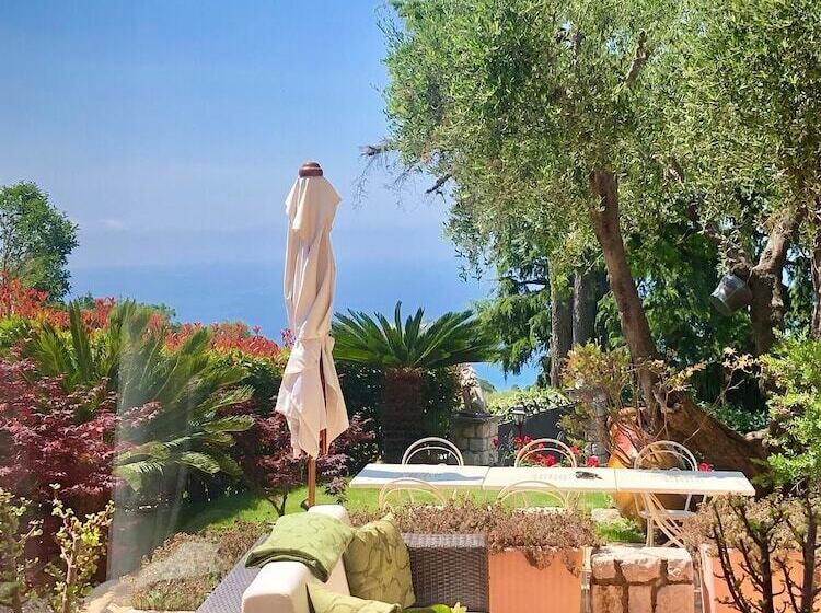 تختخواب و صبحانه Villa Gaia   Luxury Villa, Pool & Wellness Rooms