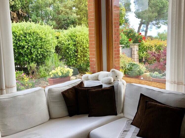 تختخواب و صبحانه Villa Gaia   Luxury Villa, Pool & Wellness Rooms