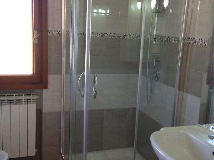 تختخواب و صبحانه Villa Gaia   Luxury Villa, Pool & Wellness Rooms