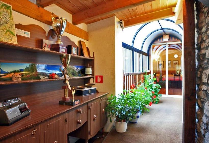 هتل Albergo Le Marmotte