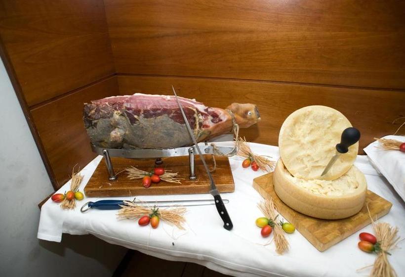هتل Albergo Ristorante Il Terziere