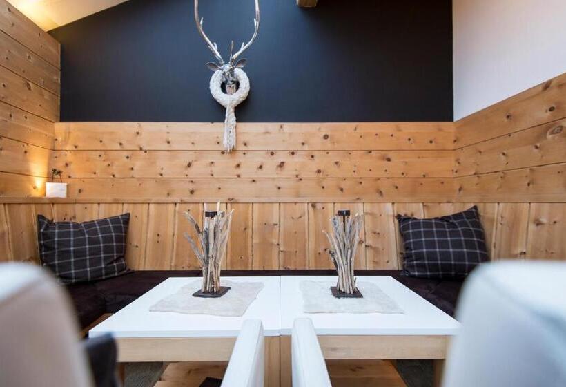 هتل Chalet S   Dolomites Design   Adults Recommended