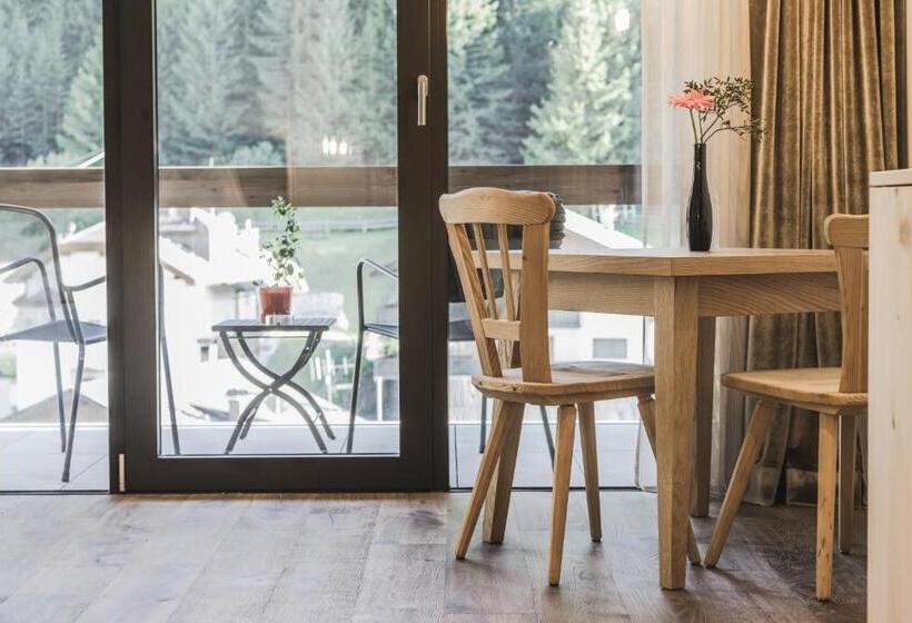 هتل Chalet S   Dolomites Design   Adults Recommended