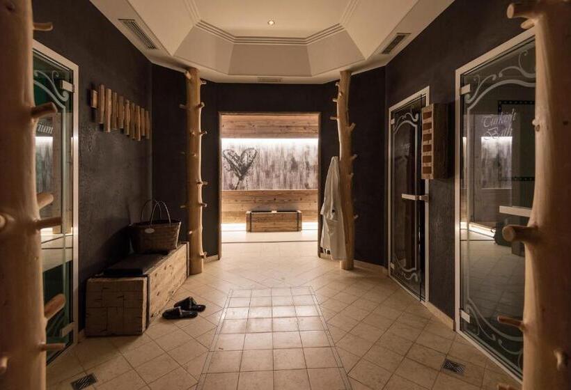 هتل Chalet S   Dolomites Design   Adults Recommended