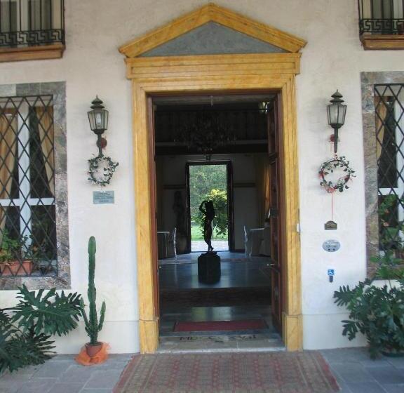 هتل Villa Carrer