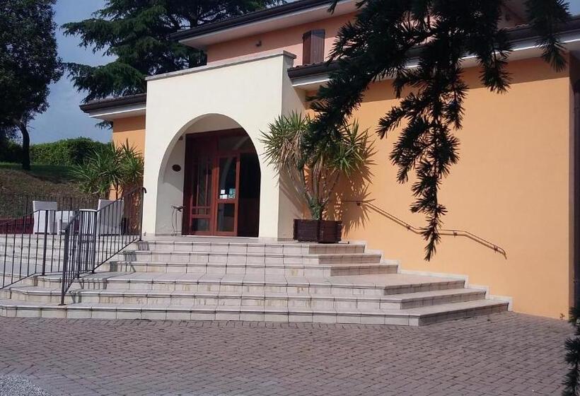 هتل Villa Del Poeta