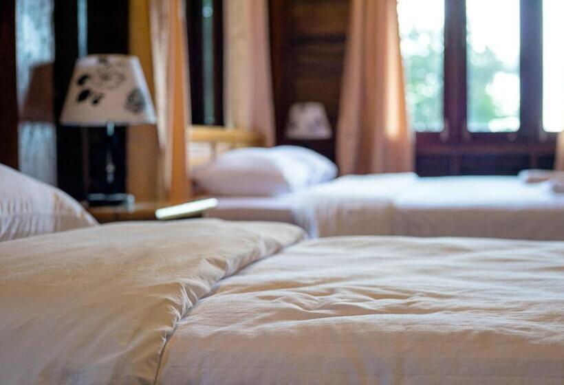 Отель Zur Brücke   Your Home In Heart Of South Tyrol, With Brixencard And Free Parking