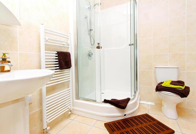 Отель Zur Brücke   Your Home In Heart Of South Tyrol, With Brixencard And Free Parking