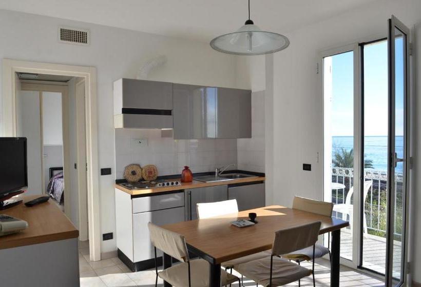 Residence Villa Carmen Fronte Mare A 50 Mt