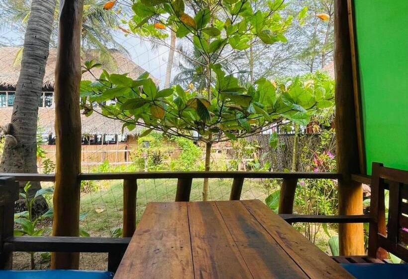 Bed and Breakfast Vitamin Sea Beach Hostel