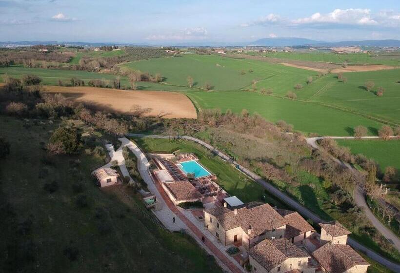 בית מלון כפרי Borgo Sant Apollinare   Resort