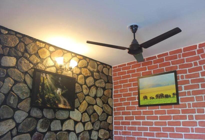 בית מלון כפרי Corbett Safari Room & Adventure
