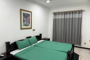 هتل Empress Guest House