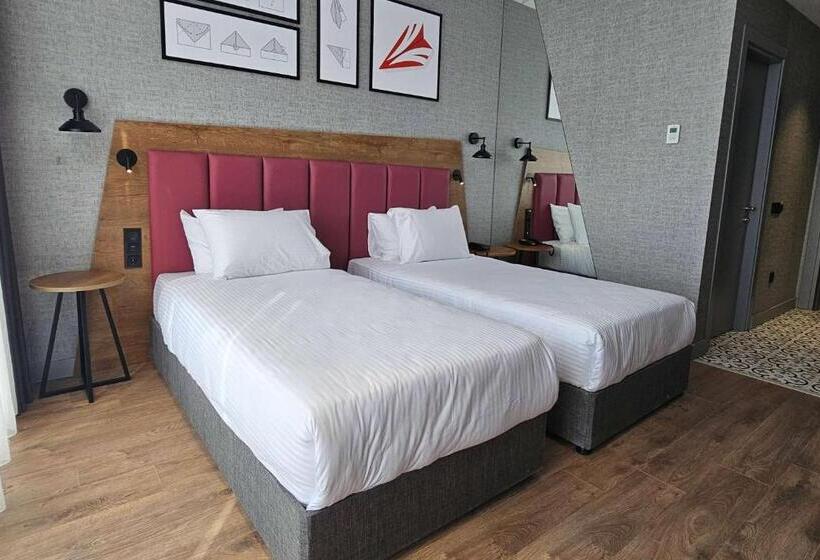 هتل Ramada Encore By Wyndham Istanbul Arnavutkoy