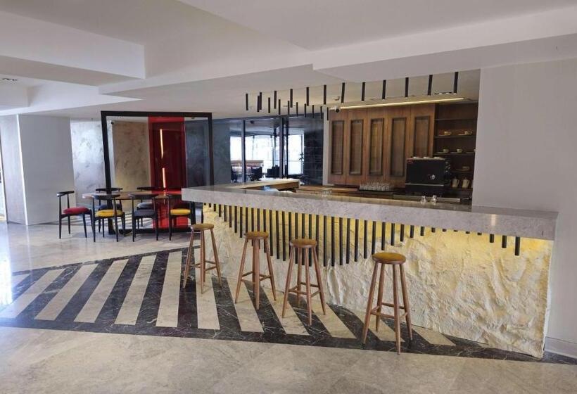 هتل Ramada Encore By Wyndham Istanbul Arnavutkoy