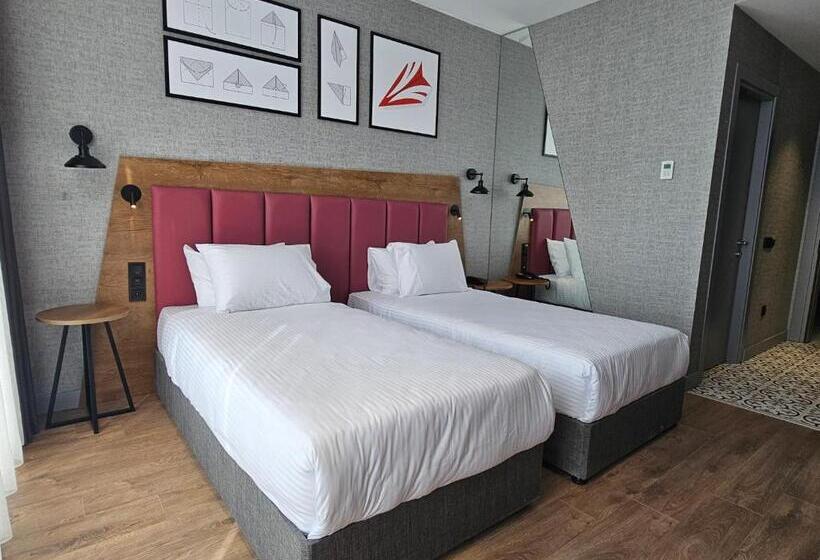 هتل Ramada Encore By Wyndham Istanbul Arnavutkoy