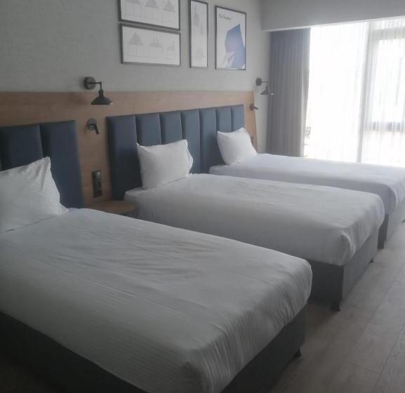 هتل Ramada Encore By Wyndham Istanbul Arnavutkoy