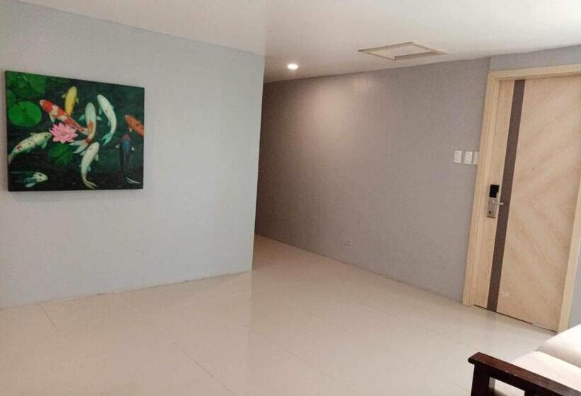 مُتل Transit Inn